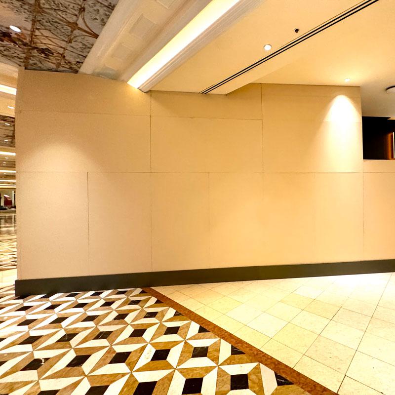 white temporary wall Venetian